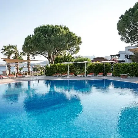 Seaside Club 3*